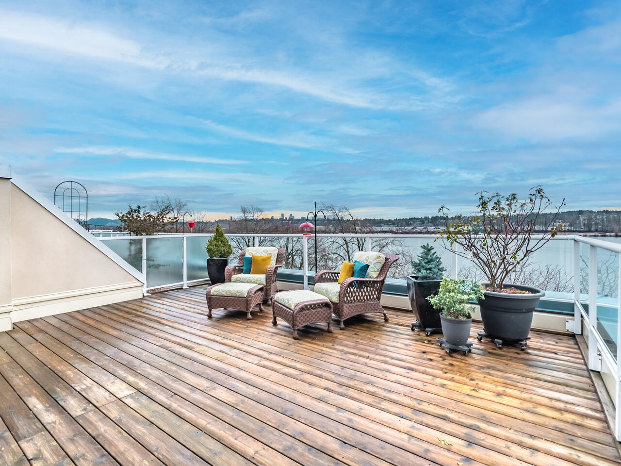 412 5 K DE K Court, New Westminster