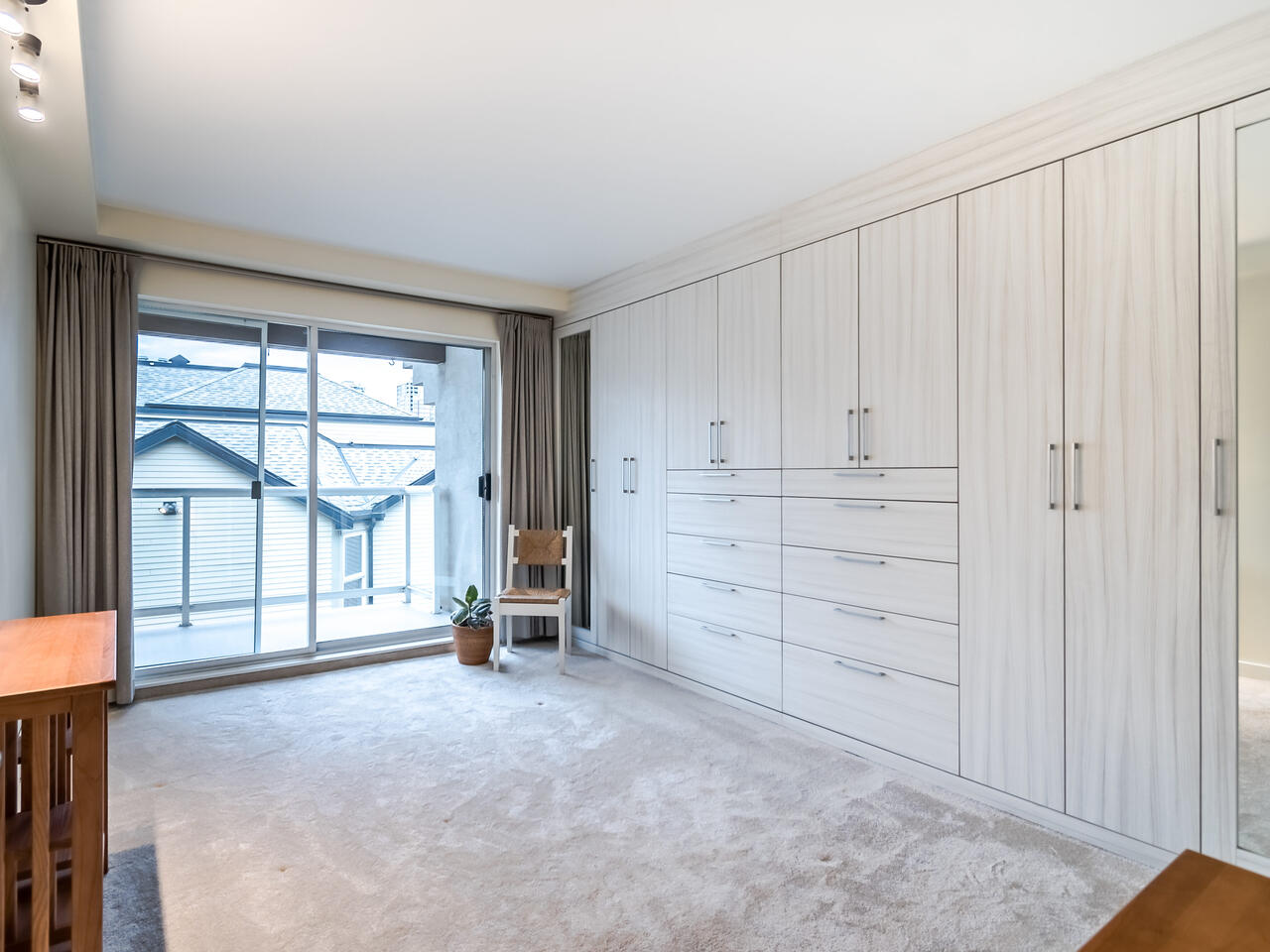412 5 K DE K Court, New Westminster 27