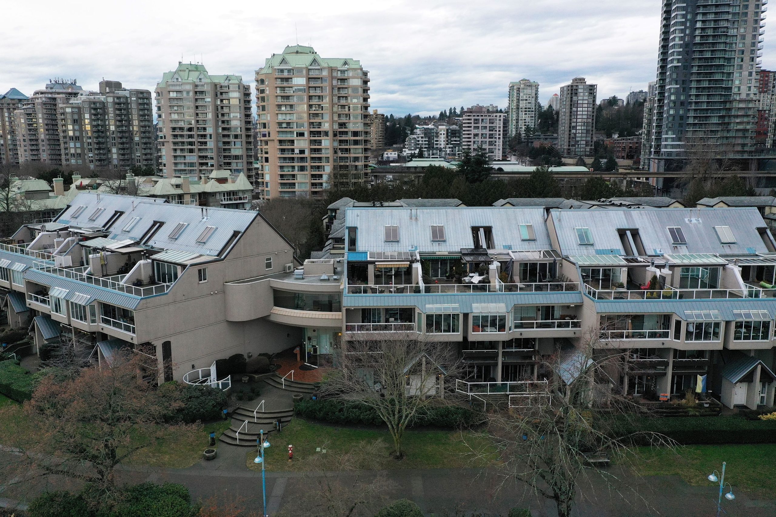 412 5 K DE K Court, New Westminster 33