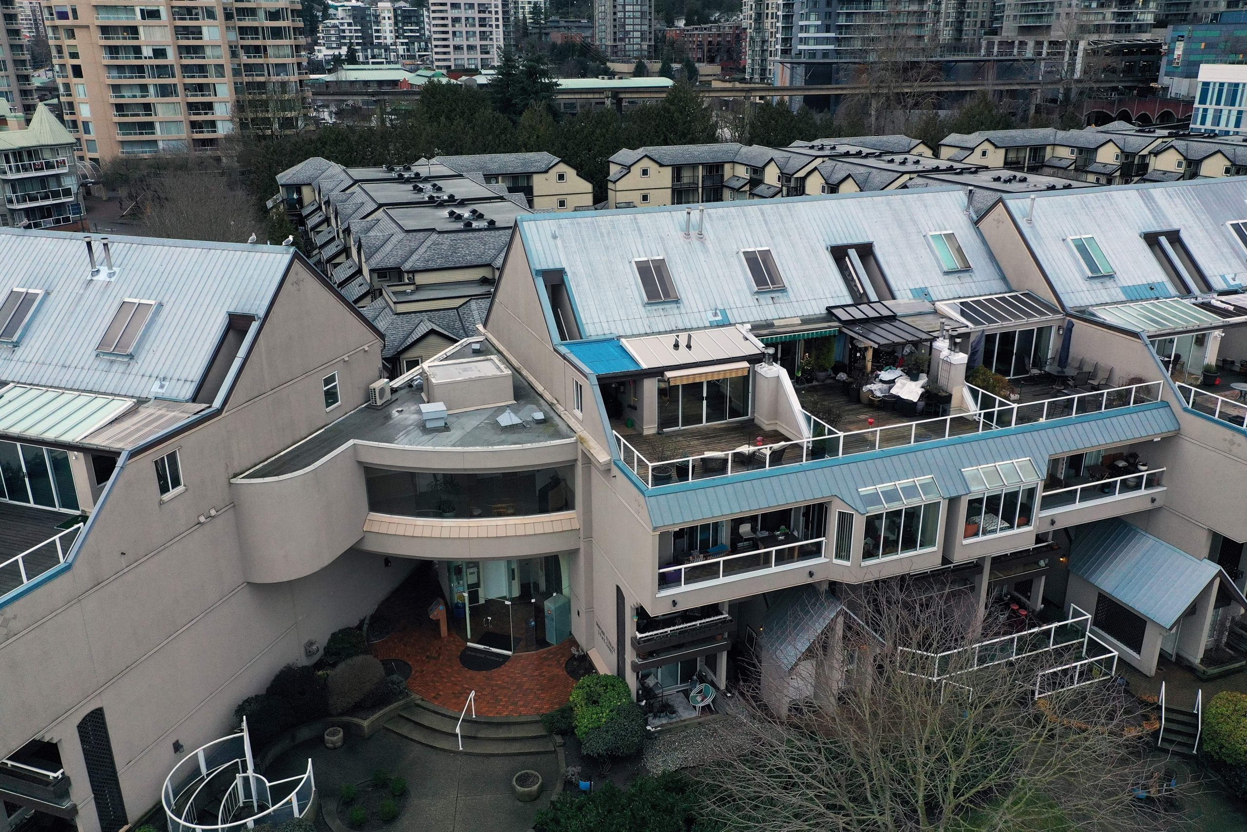 412 5 K DE K Court, New Westminster 34