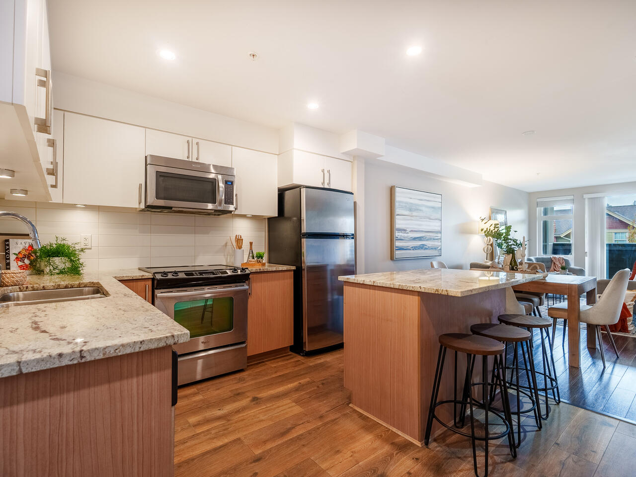 220 55 EIGHTH AVENUE, NEW WESTMINSTER 16