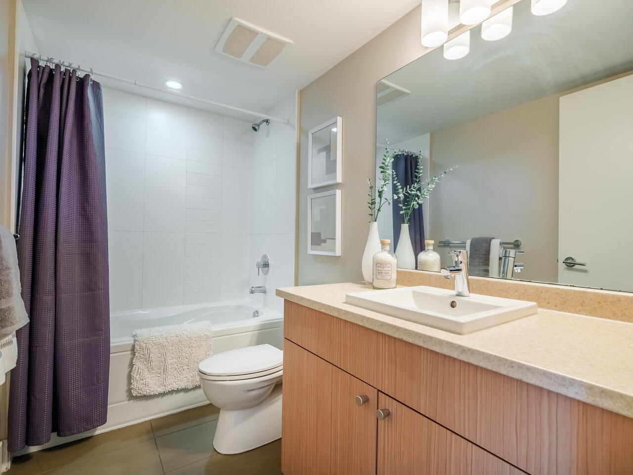 220 55 EIGHTH AVENUE, NEW WESTMINSTER 23