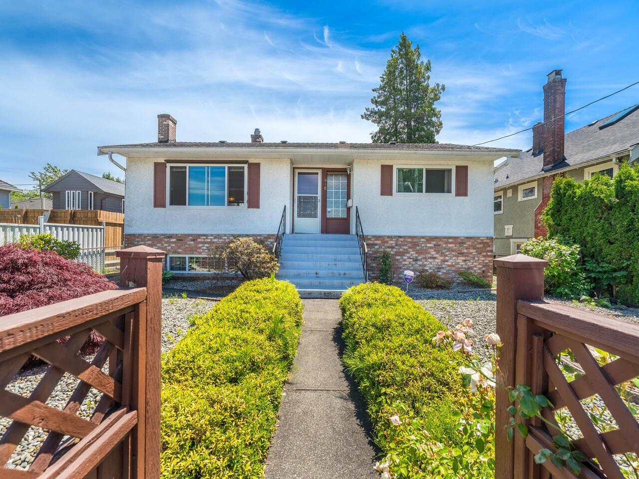 910 TENTH AVENUE, NEW WESTMINSTER