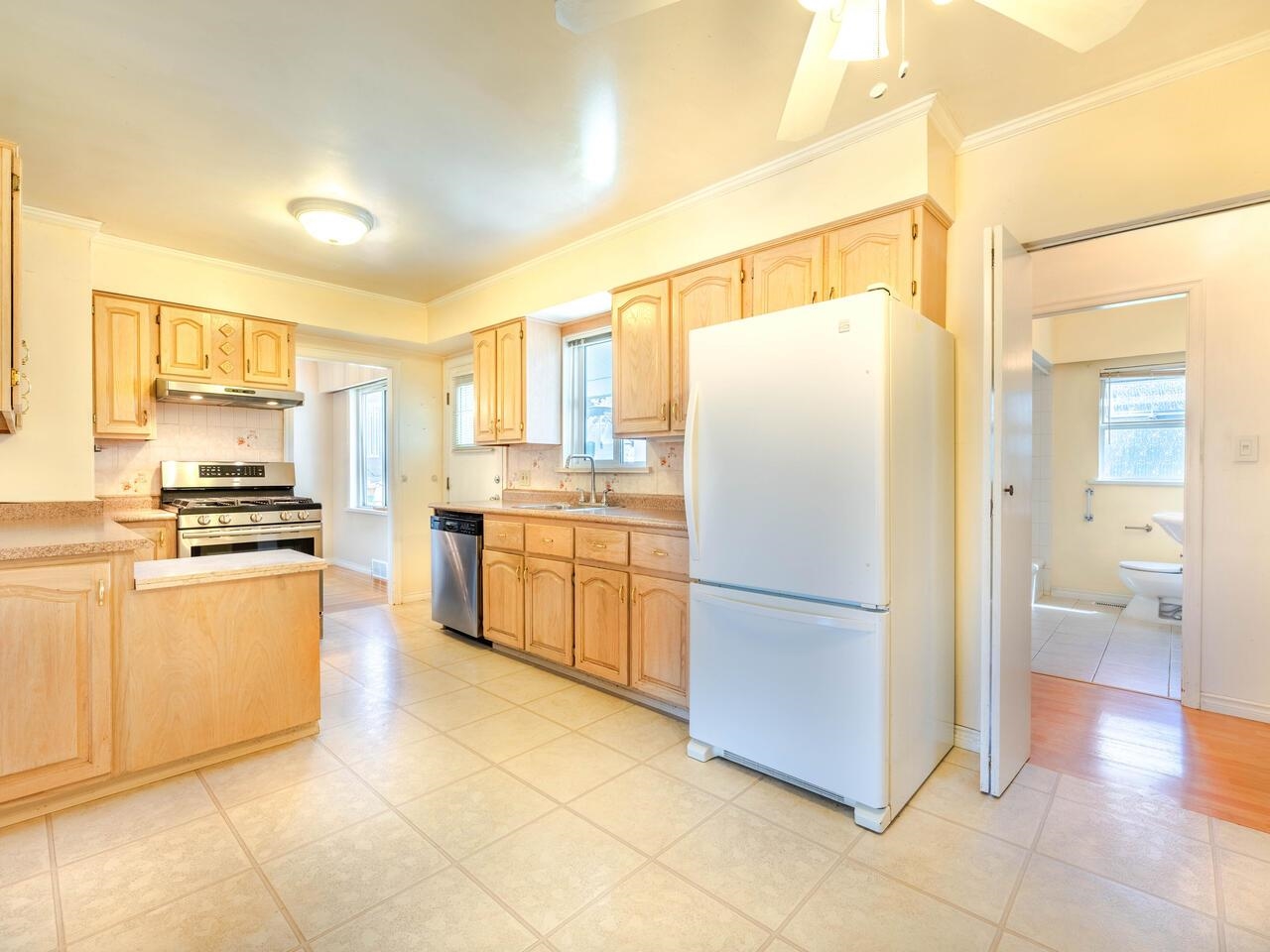 910 TENTH AVENUE, NEW WESTMINSTER 11