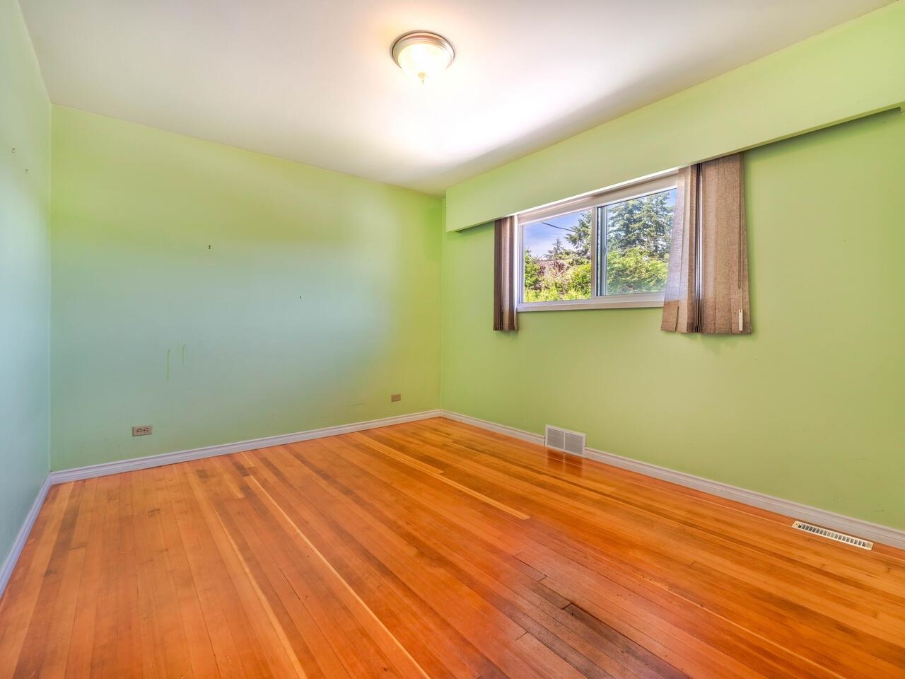 910 TENTH AVENUE, NEW WESTMINSTER 8