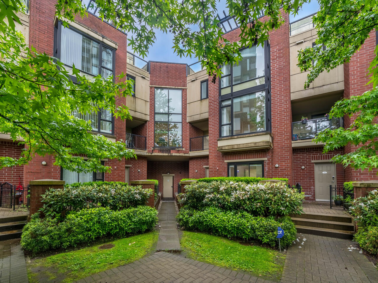 3 11 E ROYAL AVENUE, NEW WESTMINSTER 2
