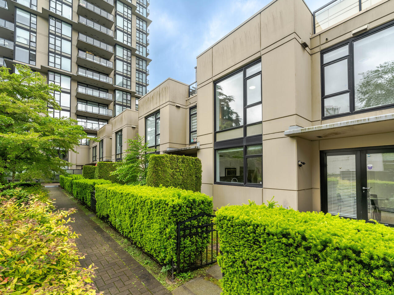 3 11 E ROYAL AVENUE, NEW WESTMINSTER 3