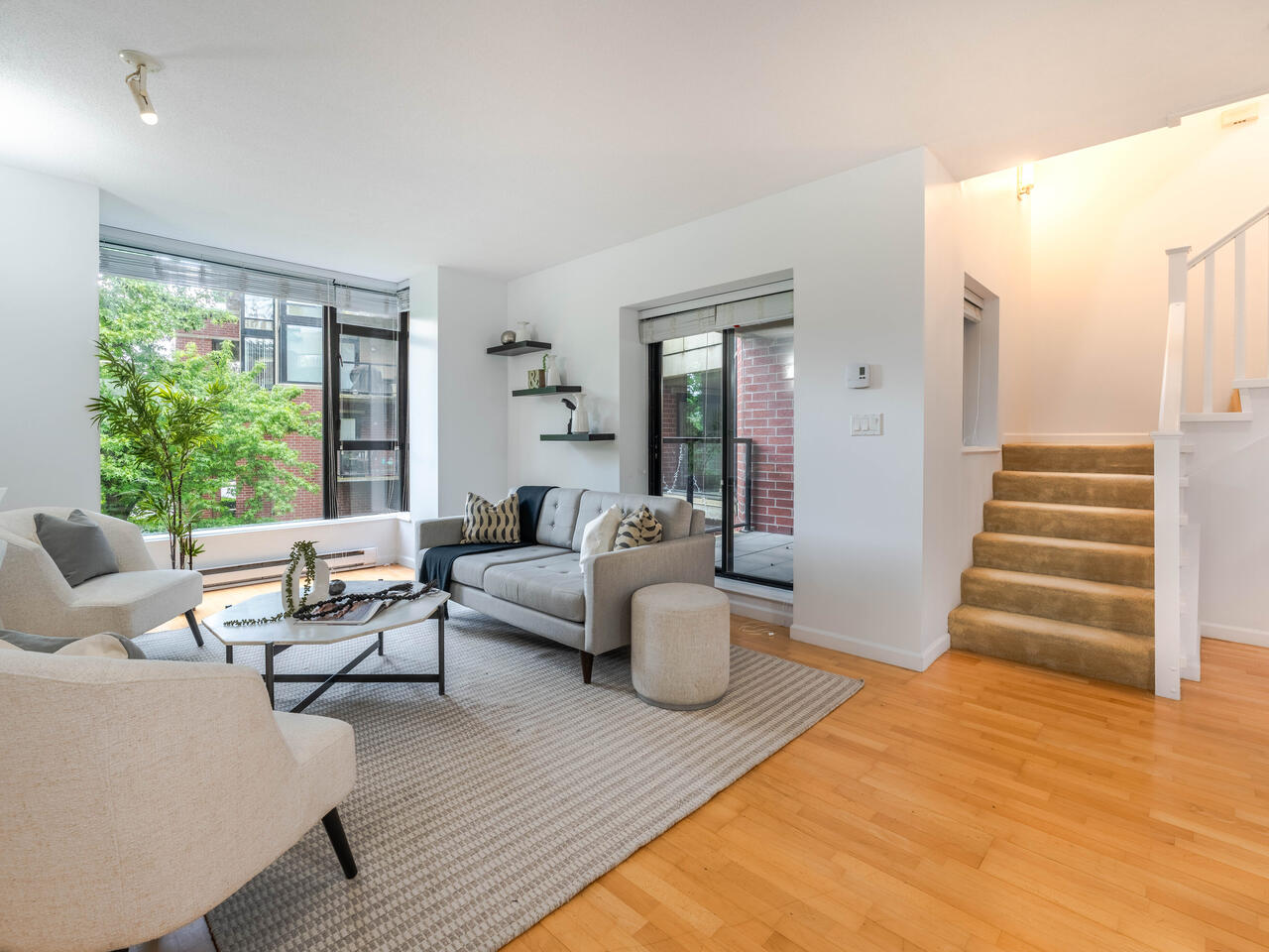 3 11 E ROYAL AVENUE, NEW WESTMINSTER 5