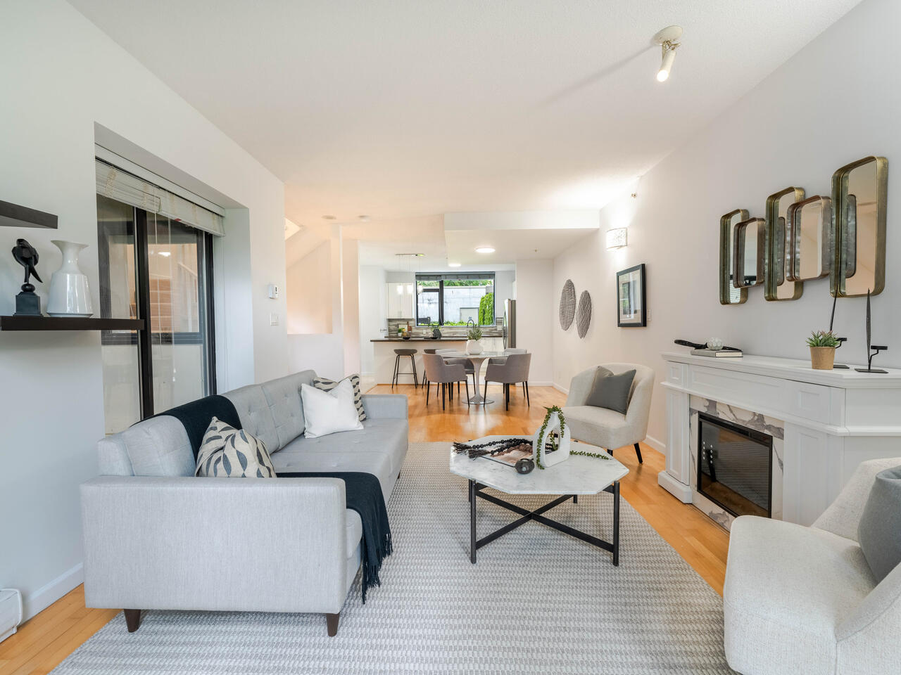 3 11 E ROYAL AVENUE, NEW WESTMINSTER