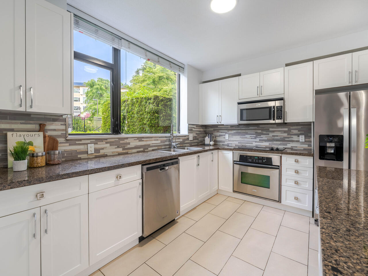 3 11 E ROYAL AVENUE, NEW WESTMINSTER 8