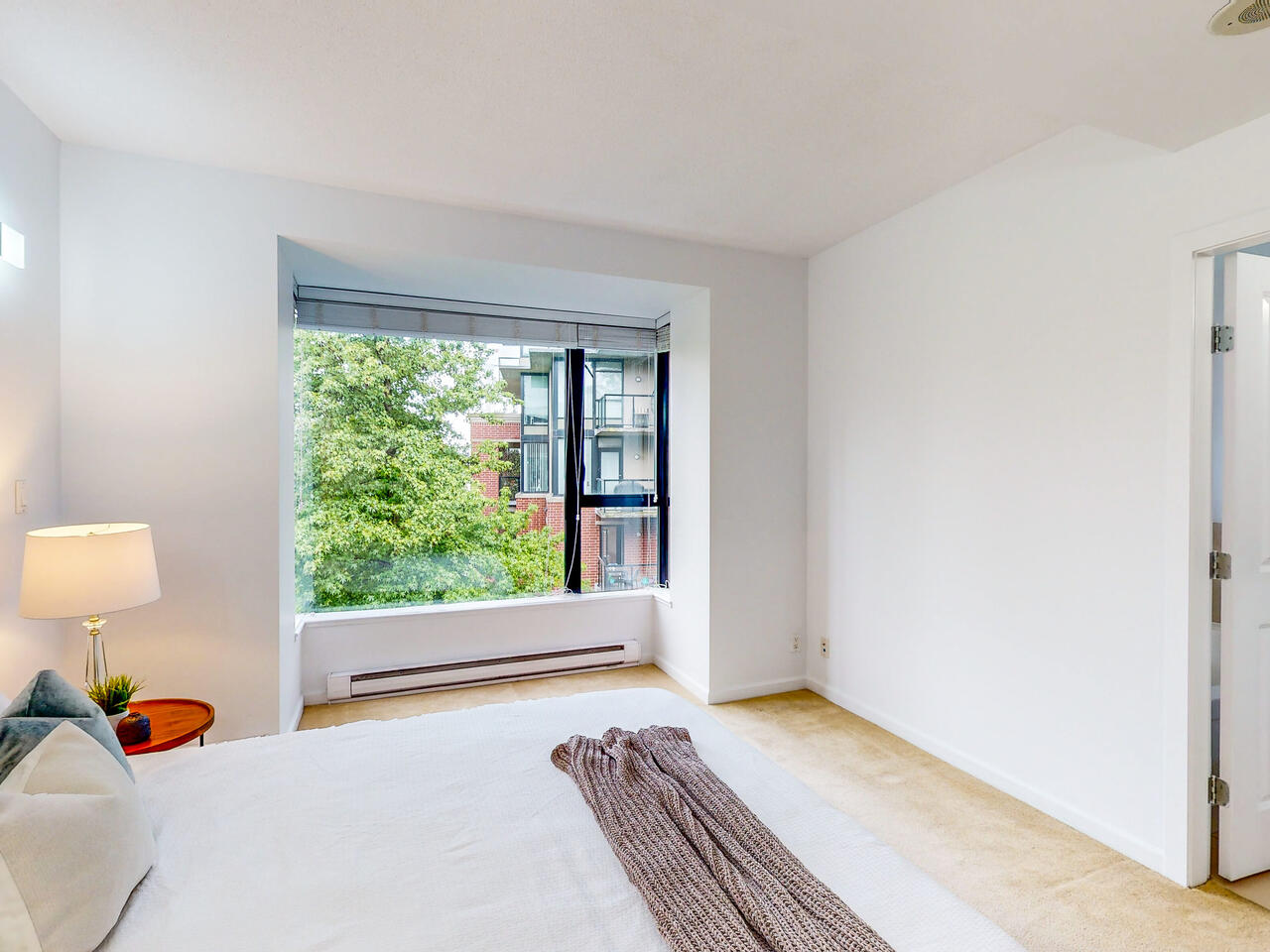 3 11 E ROYAL AVENUE, NEW WESTMINSTER 14