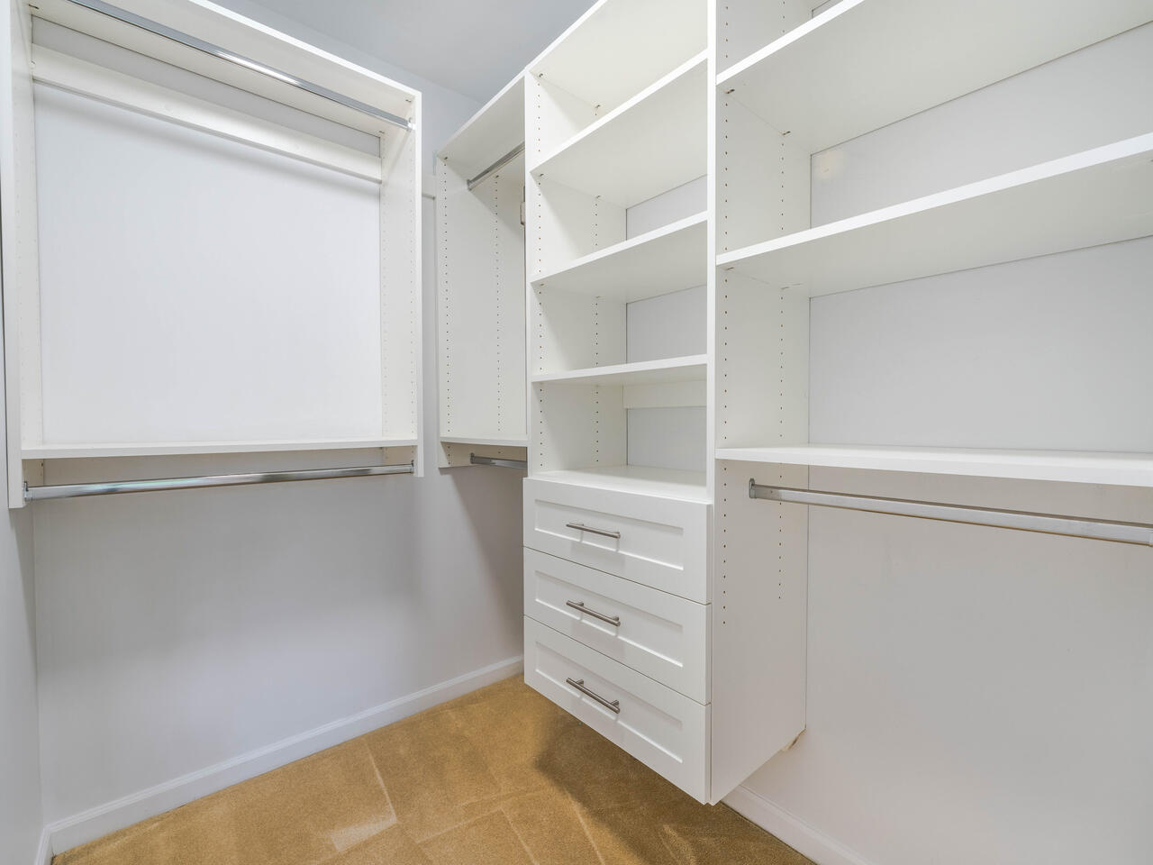 3 11 E ROYAL AVENUE, NEW WESTMINSTER 16