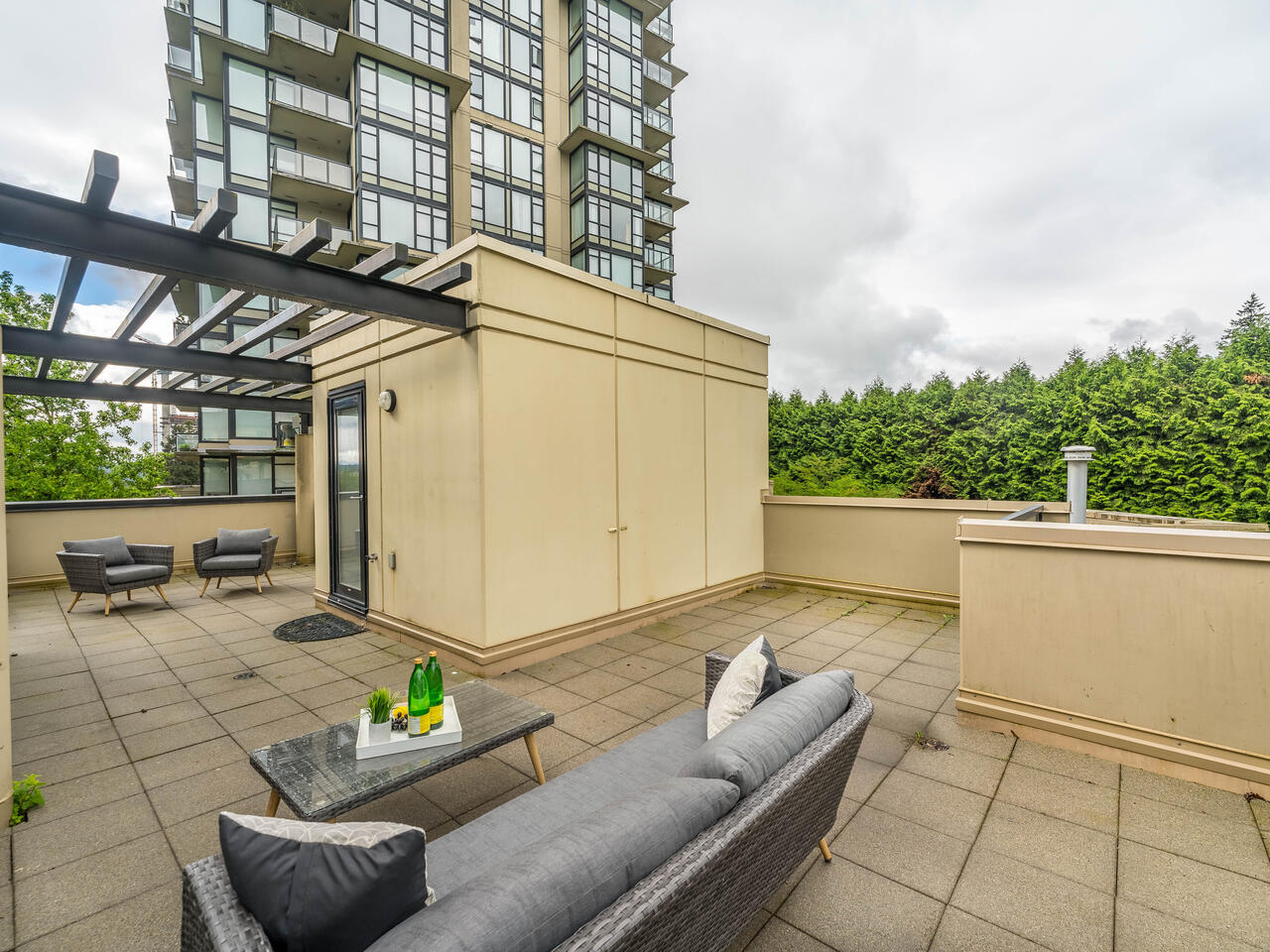 3 11 E ROYAL AVENUE, NEW WESTMINSTER 21