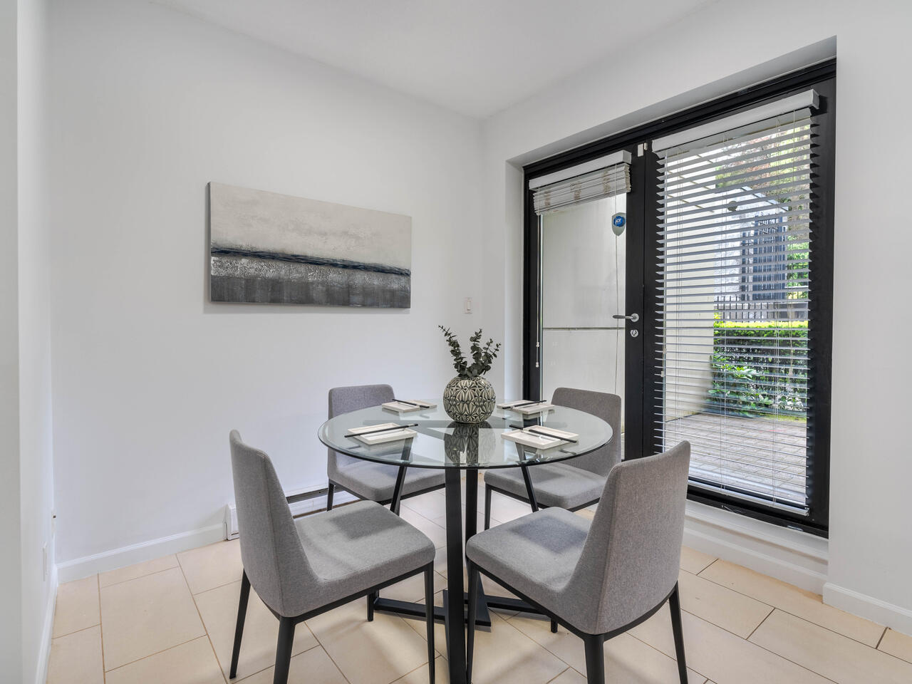 3 11 E ROYAL AVENUE, NEW WESTMINSTER 32