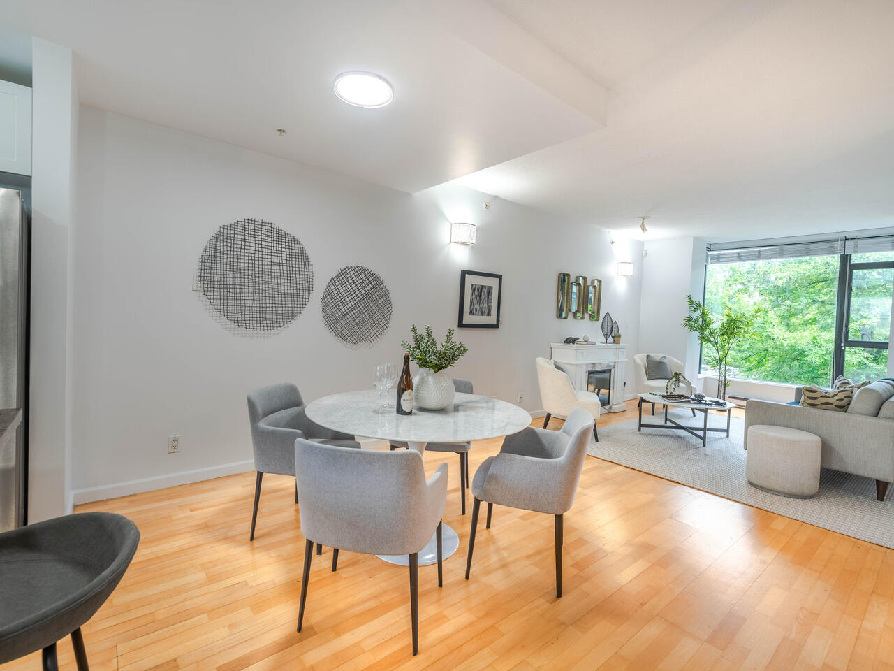 3 11 E ROYAL AVENUE, NEW WESTMINSTER 33