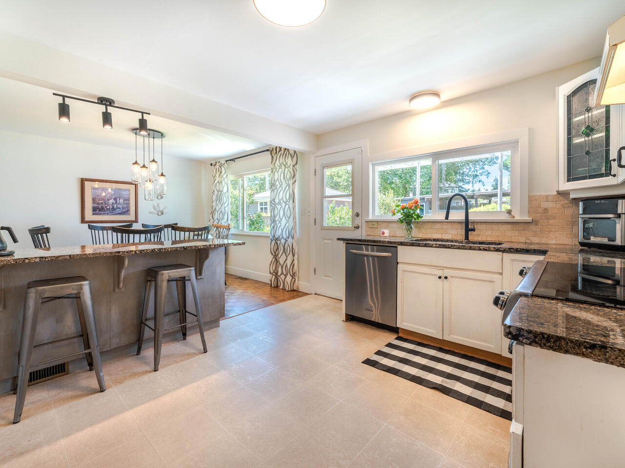 919 Laurel Street, New Westminster 9