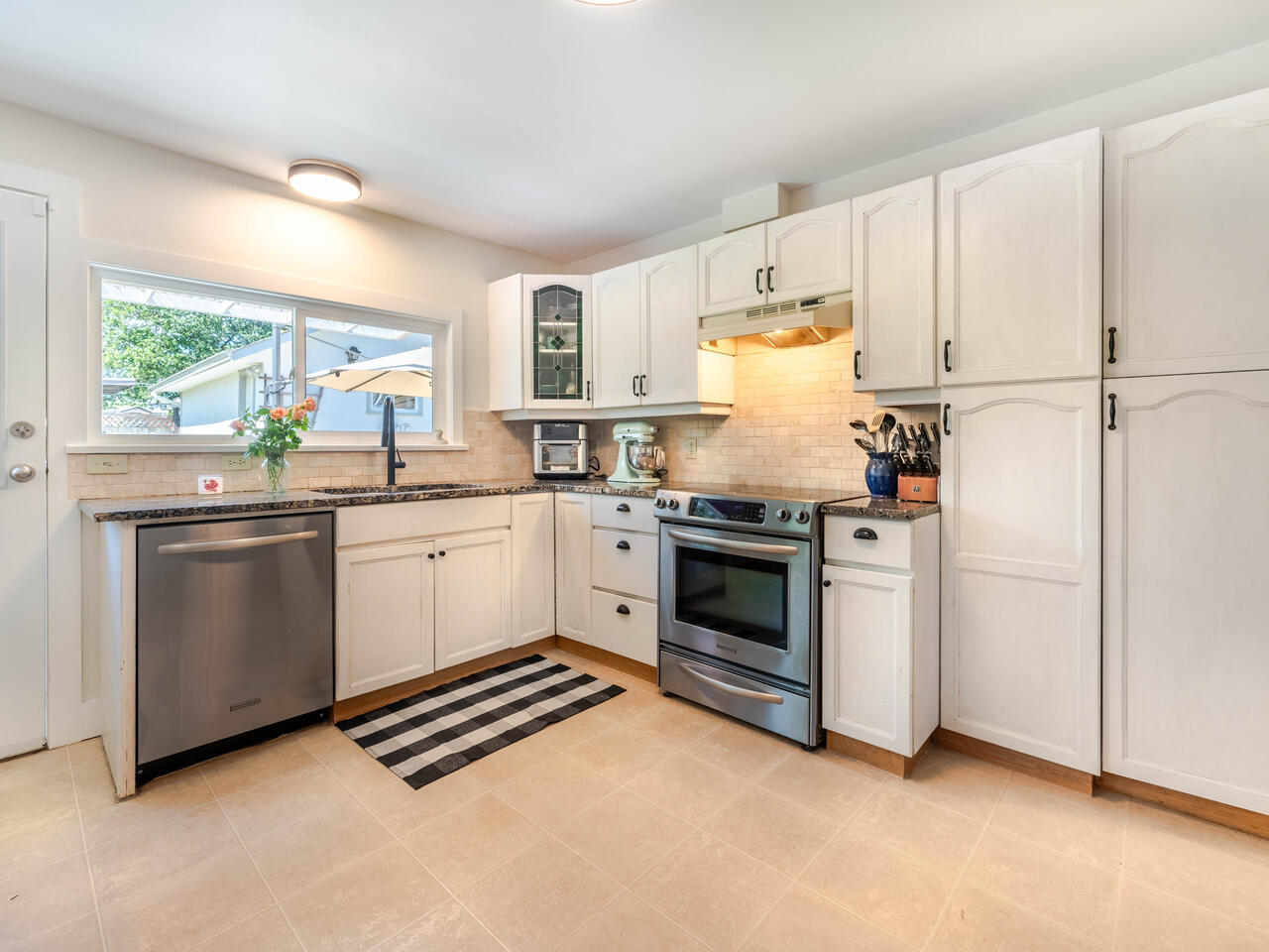919 Laurel Street, New Westminster 11