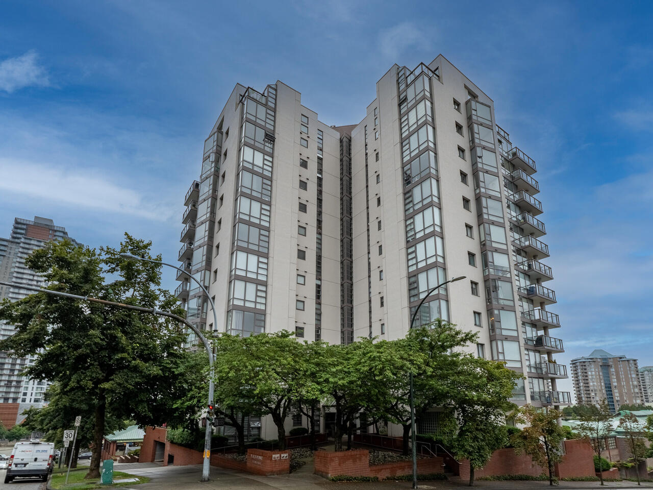 PH3-98 Tenth Street, New Westminster