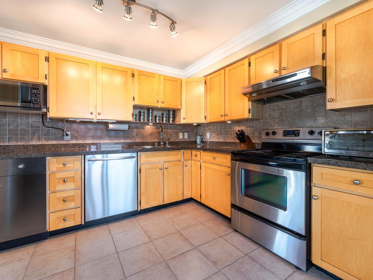 #1701 - 615 Belmont Street, New Westminster 11