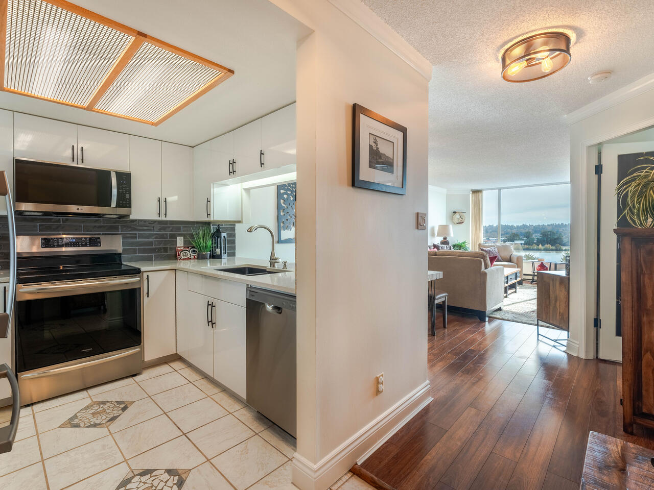 1003-1065 Quayside Drive, New Westminster 5