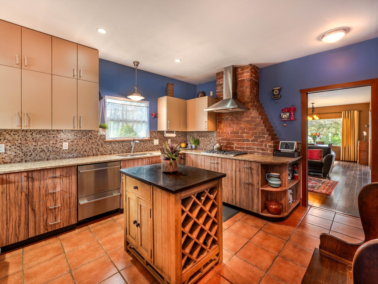 840 Tenth Street, New Westminster 11