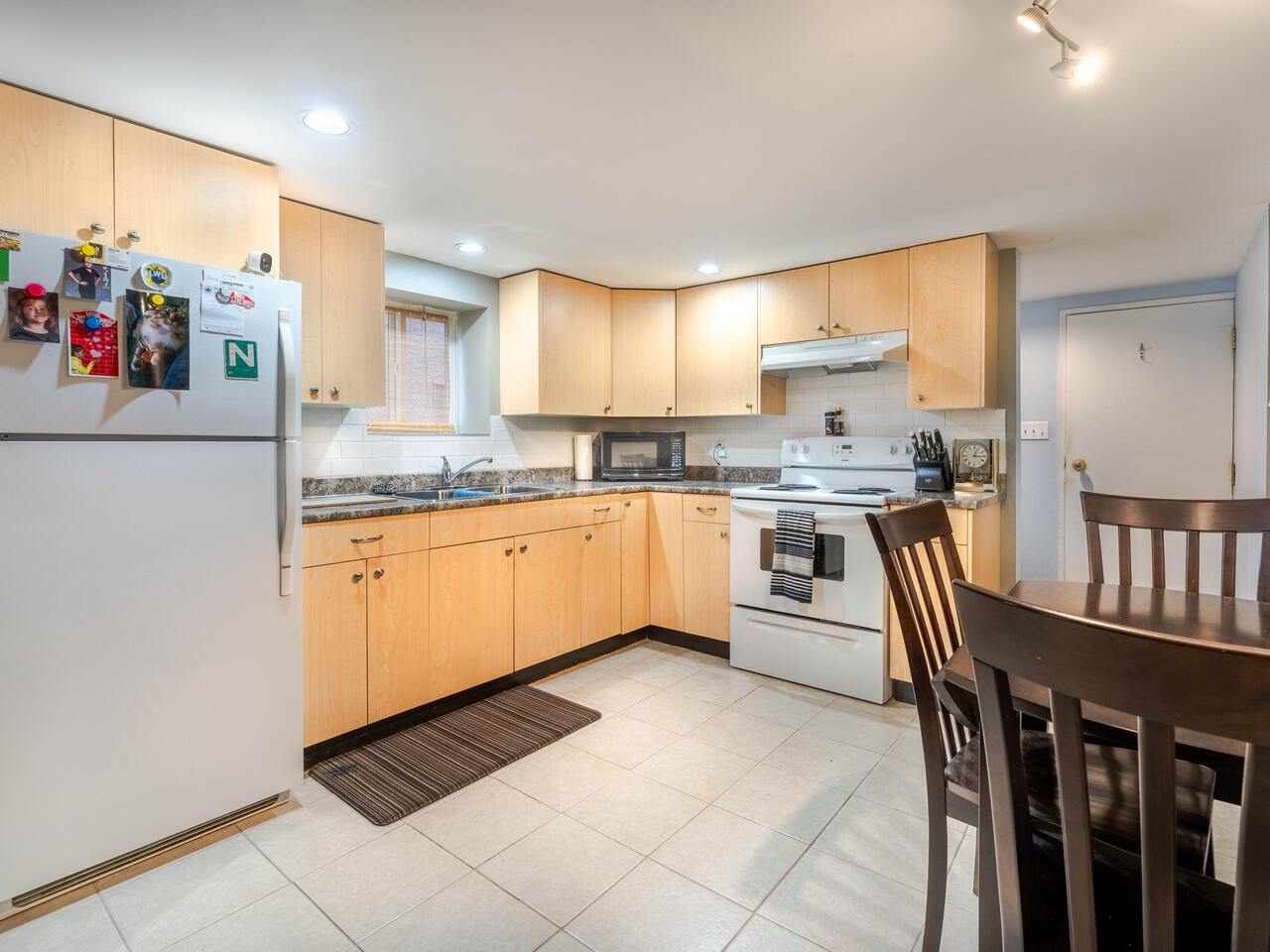 840 Tenth Street, New Westminster 24