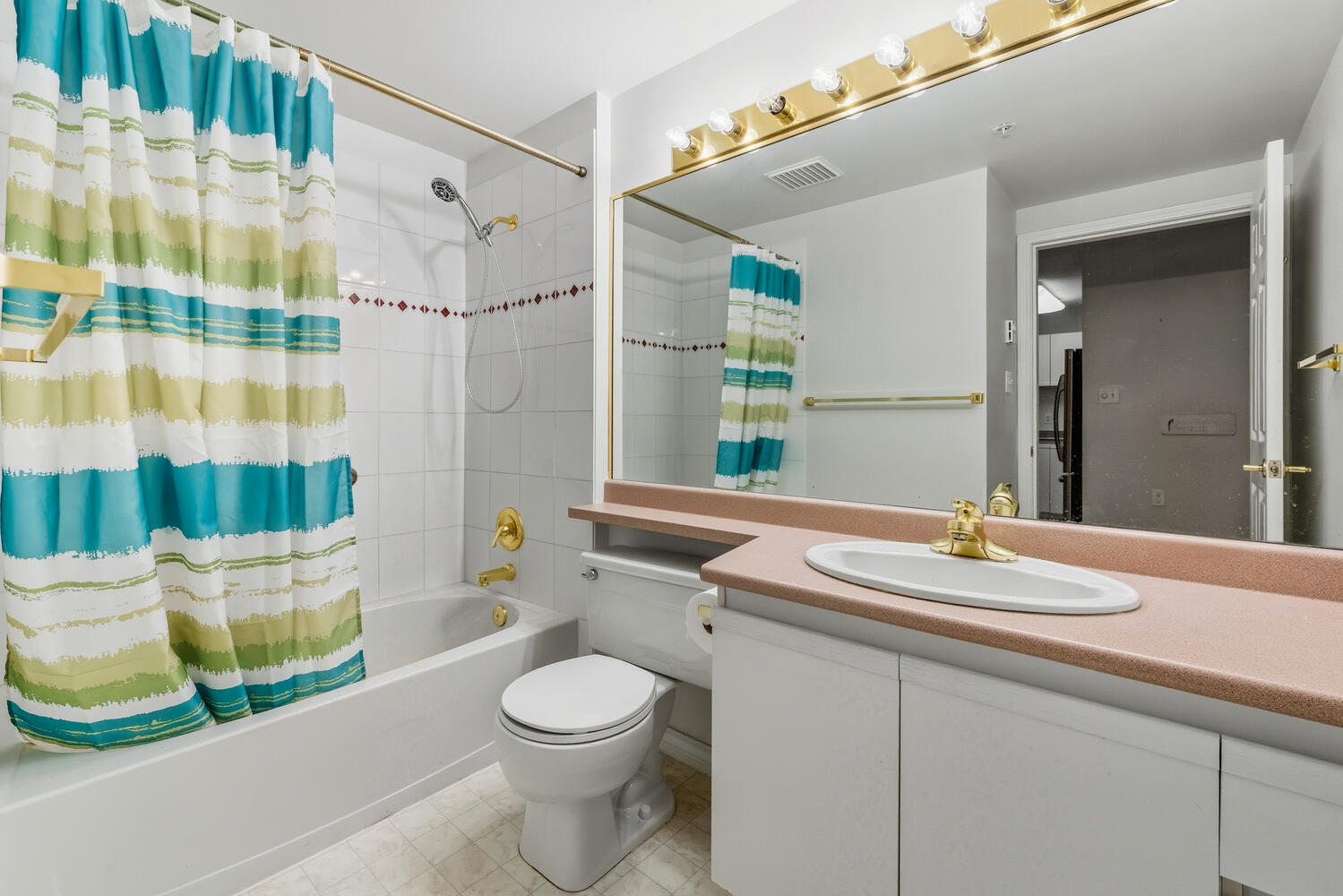 303-55 Blackberry Drive, New Westminster 19