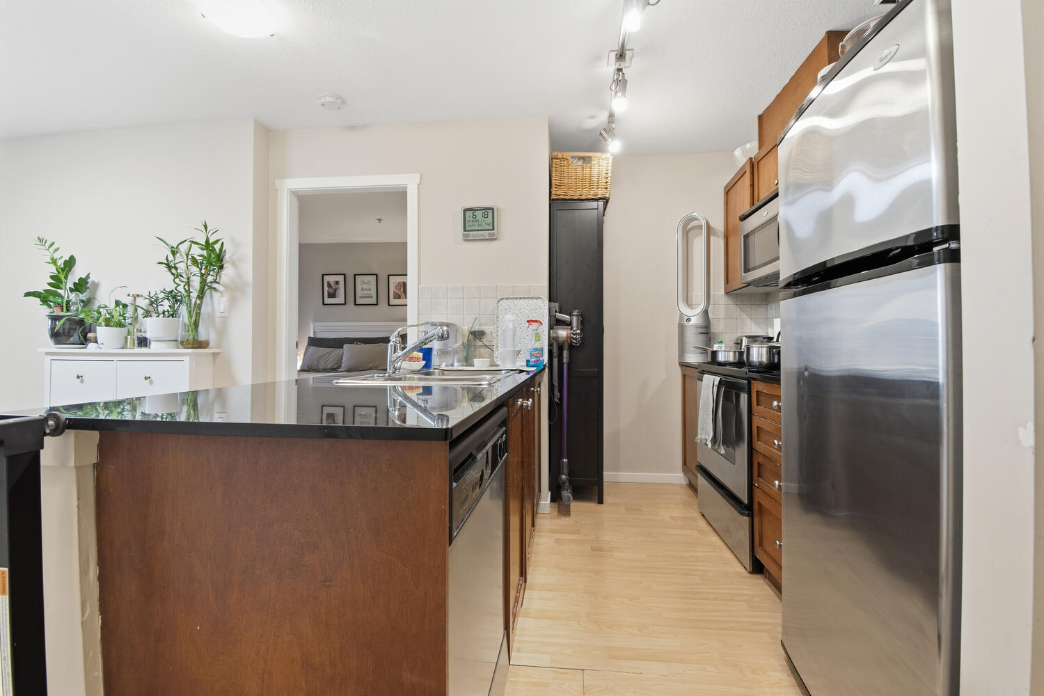 403-415 E Columbia Street, New Westminster 8