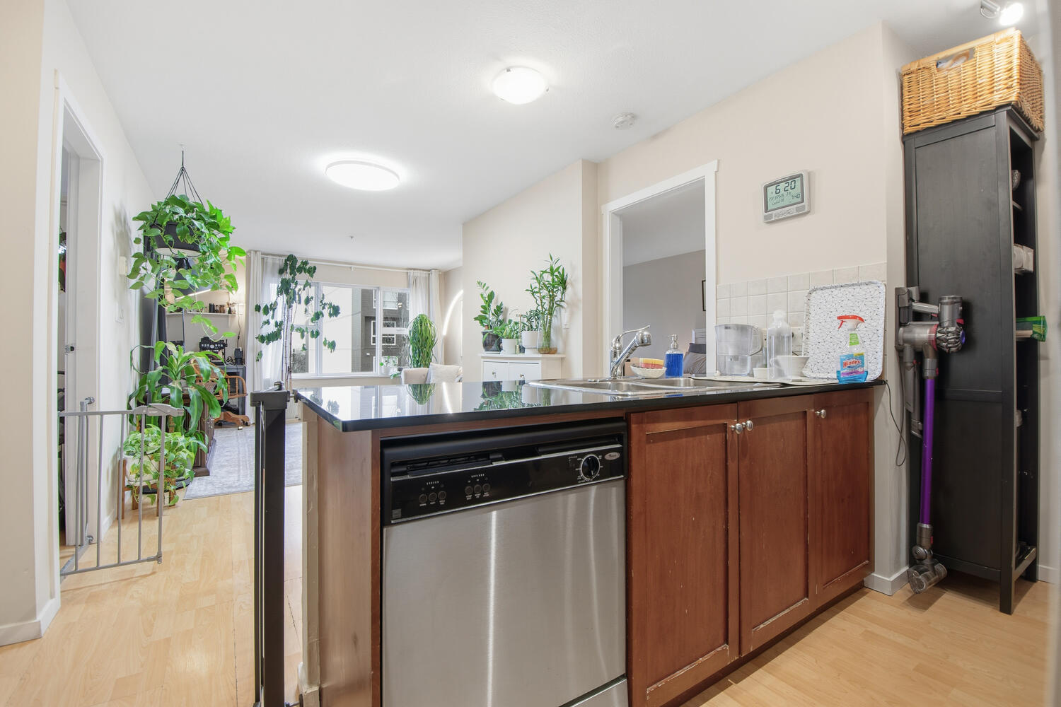 403-415 E Columbia Street, New Westminster 9