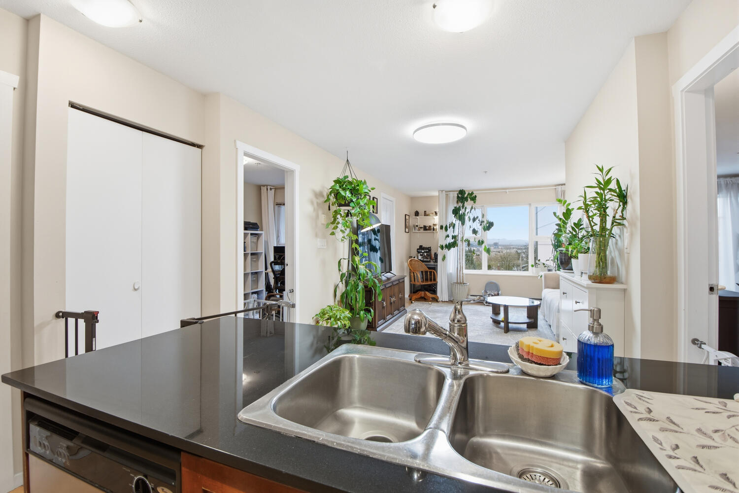 403-415 E Columbia Street, New Westminster 11