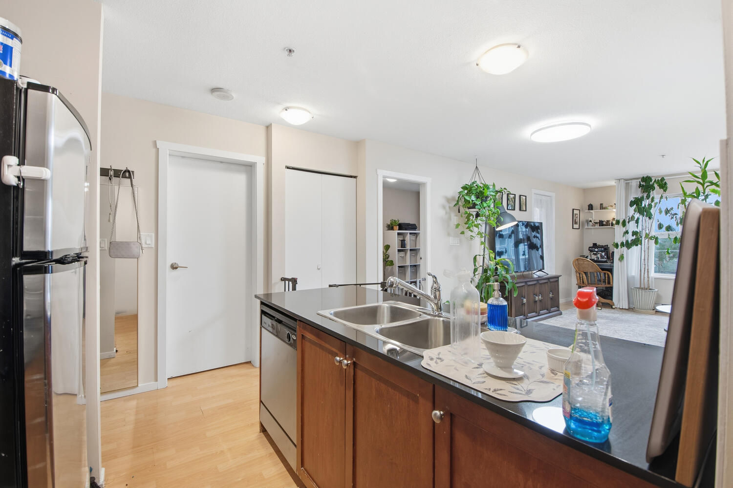 403-415 E Columbia Street, New Westminster 10