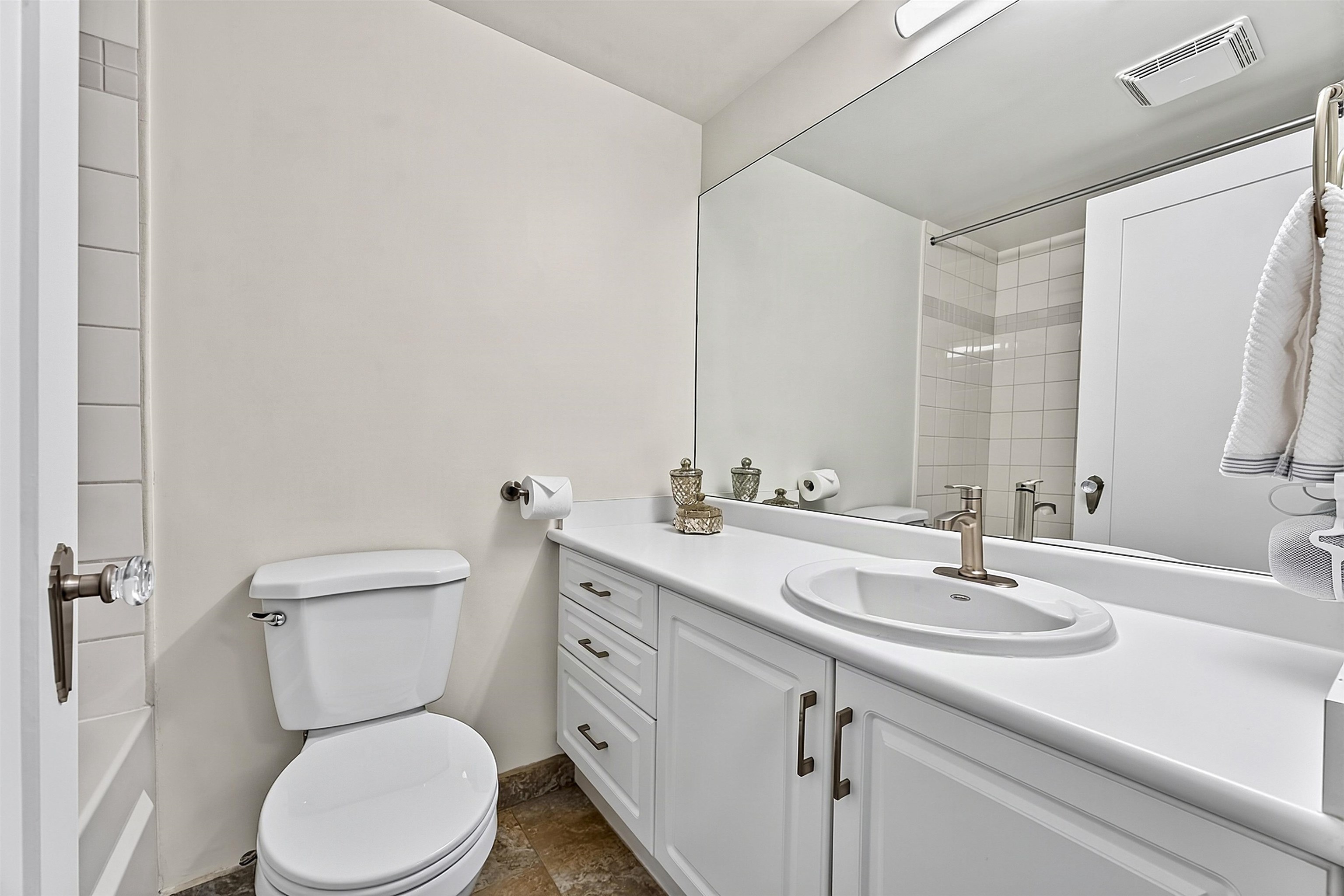 2 - 221 Ash Street 22