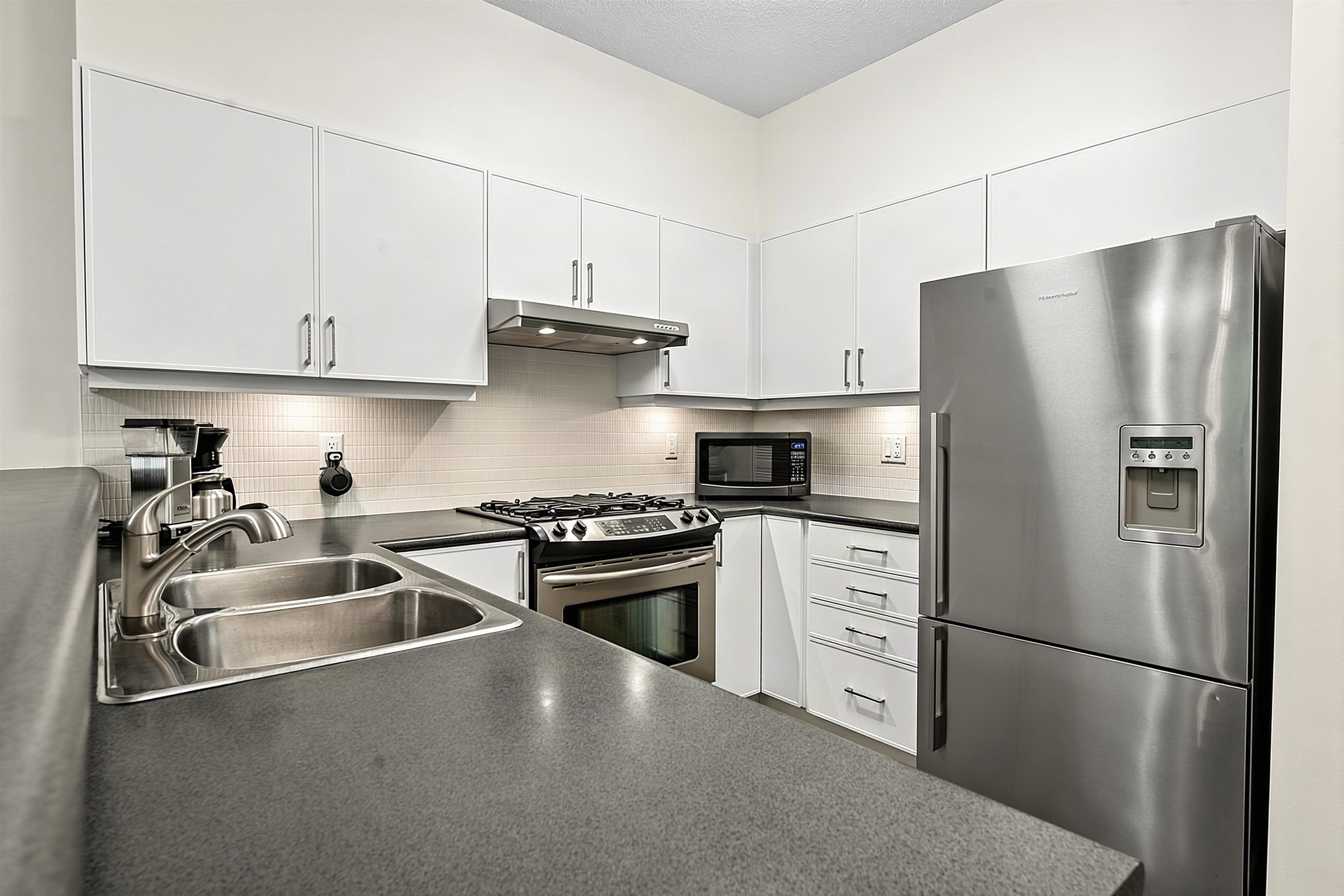 2 - 221 Ash Street 15